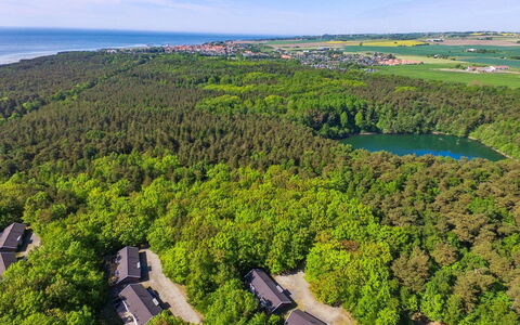 Verner - 500M from the Sea: Domicile, Zone Résidentielle, Maison, Chalet, Toit, Lot Terre, Siding, Jardin, Biens, Pelouse