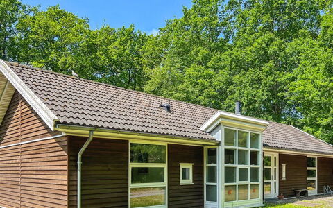 Axel - 1.2Km from the Sea: Bâtiment, Maison, Zone Résidentielle, Domicile, Arbuste, Toit, Chalet, Biens, Jardin