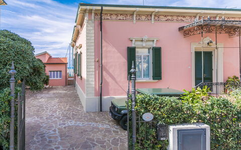 San Vincenzo 644: Plante, Nuage, Ciel, Propriété, Bâtiment, Fenêtre, Bleu Azur, Maison, Chalet