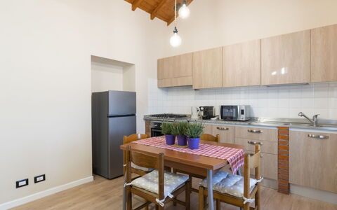 La Masina: Cabinetry, Propriété, Meubles, Comptoir, Evier, Bois, Cuisinière, Design Intérieur, Appareil De Cuisine, Sol