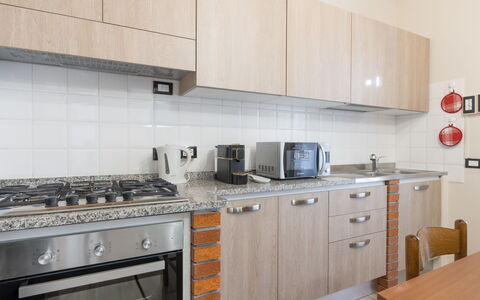 La Masina: Cabinetry, Propriété, Comptoir, Cuisinière, Cuisine, Appareil De Cuisine, Électroménager, Cooktop, Le Fourneau, Bois