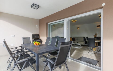 Umag Murine 110: Meubles, Propriété, Table, Chaise, Bâtiment, Bois, Sol, Salle, Ombre