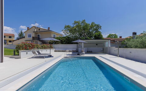 Umag Murine 110: Ciel, L'Eau, Plante, Propriété, Bâtiment, Piscine, Bleu Azur, Ombre, Loisir, Arbre