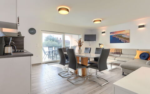Umag Murine 110: Table, Meubles, Canapé, Éclairage, Bois, Chaise, Cabinetry, Sol, Cuisine