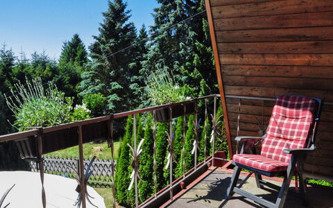 Alwin: Plante, Ciel, Bois, Arbre, Ombre, Clôture, Chalet, Porche, Loisir, Bâtiment