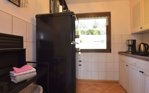 Selma: Propriété, Cabinetry, Appareil De Cuisine, Evier, Bois, Bâtiment, Électroménager, Sol, Design Intérieur, Comptoir