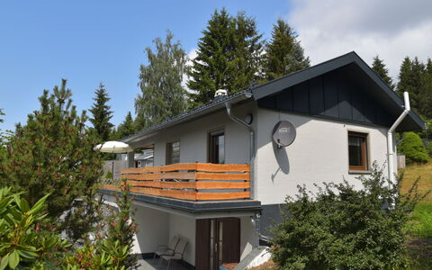 Selma: Plante, Ciel, Bâtiment, Fenêtre, Propriété, Arbre, Nuage, Maison, Lot Terre, Bois