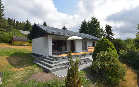 Selma: Nuage, Ciel, Plante, Bâtiment, Fenêtre, Arbre, Maison, Lot Terre, Paysage Naturel, Chalet