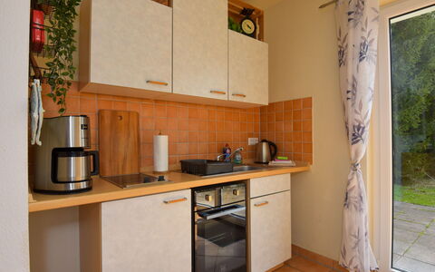 Konrad: Evier, Propriété, Cabinetry, Comptoir, Appareil De Cuisine, Évier, Bâtiment, Cuisine, Cuisinière, Bois