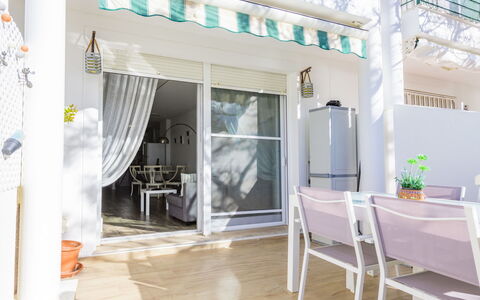Brisa Mar: Propriété, Meubles, Bâtiment, Design Intérieur, Porte, Chaise, Salon, Maison, Fenêtre, Canapé