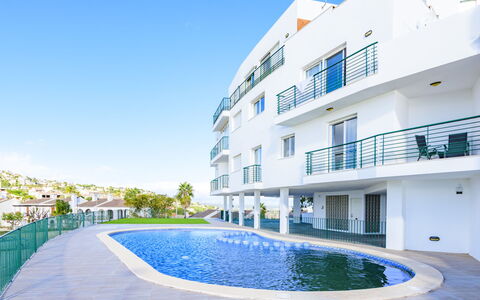 Brisa Mar: Ciel, L'Eau, Propriété, Bâtiment, Bleu Azur, Fenêtre, Design Urbain, Condominium, Aqua, Loisir