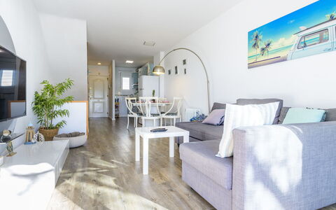 Brisa Mar: Propriété, Canapé, Table, Évier, Luminaire Plomberie, Robinet, Plante, Plante D'Appartement, Design Intérieur, Confort