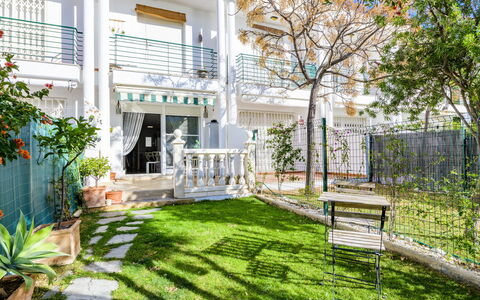 Brisa Mar: Plante, Propriété, Bâtiment, Arbre, Maison, Herbe, Porche, Design Urbain, Loisir, Zone Résidentielle
