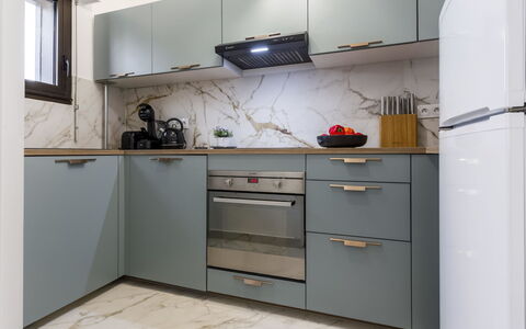 Jean Mermoz: Cabinetry, Propriété, Bâtiment, Comptoir, Cuisinière, Évier, Cuisine, Design Intérieur, Evier, Robinet