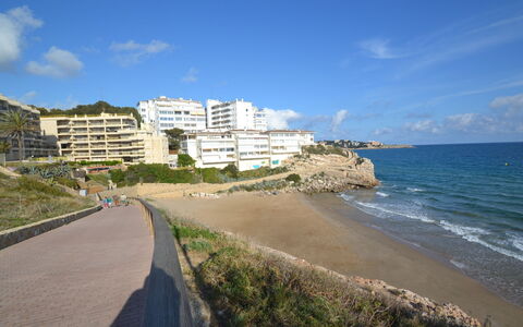 Salou 705: L'Eau, Ciel, Propriété, Arbre, Bâtiment, Piscine, Bleu Azur, Plan D'Eau, Loisir, Design Urbain
