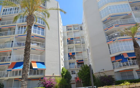 Bello Horizonte: L'Eau, Ciel, Propriété, Arbre, Bâtiment, Piscine, Bleu Azur, Plan D'Eau, Loisir, Design Urbain