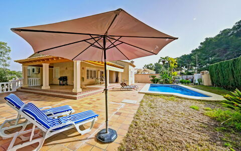 La Sal: Plante, Ciel, Bâtiment, Table, Arbre, Ombre, Mobilier De Jardin, Extérieur Banc, Maison, Loisir