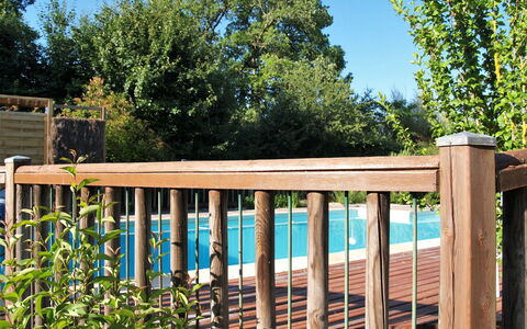 Le Noisetier: L'Eau, Ciel, Propriété, Arbre, Bâtiment, Piscine, Bleu Azur, Plan D'Eau, Loisir, Design Urbain