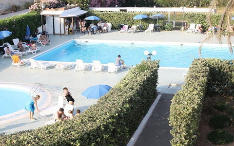 Baraka Apartments: L'Eau, Plante, Propriété, Piscine, Bleu Azur, Mobilier De Jardin, Chaise, Loisir, Arbre, Ombre