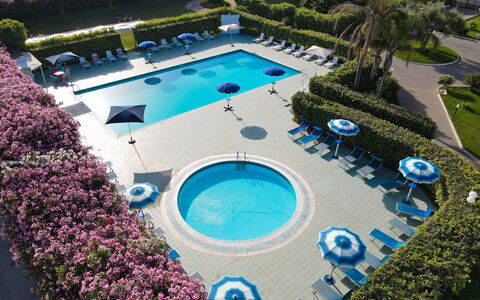 Baraka Apartments: Piscine, Recours, Mobilier De Jardin, Hôtel, Cour, Ville Resort, Eco Hôtel, Caractéristique De L'Eau