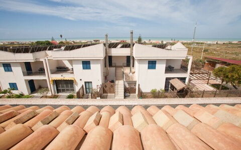 Baraka Apartments: Ciel, Nuage, Propriété, Bâtiment, Fenêtre, Bois, Zone Résidentielle, Immobilier, Paysage, Toit