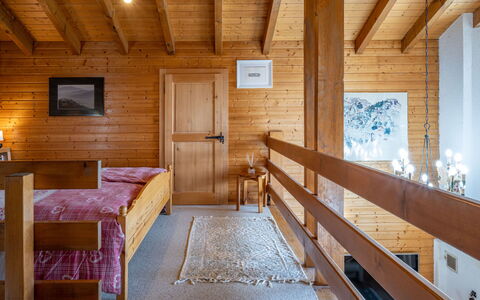 Le Sorbier: Bois, Design Intérieur, Tache De Bois, Sol, Sol, Dur, Faisceau, Chalet, Arbre, Immobilier