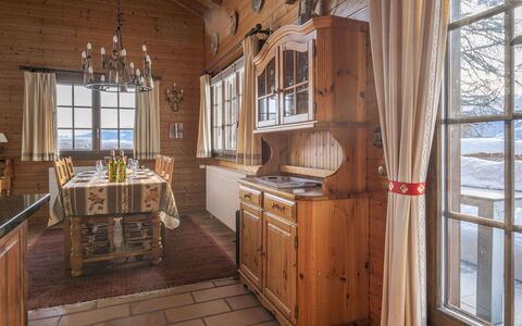 Le Sorbier: Cabinetry, Propriété, Meubles, Fenêtre, Tiroir, Bois, Comptoir, Design Intérieur, Cuisine, Tache De Bois