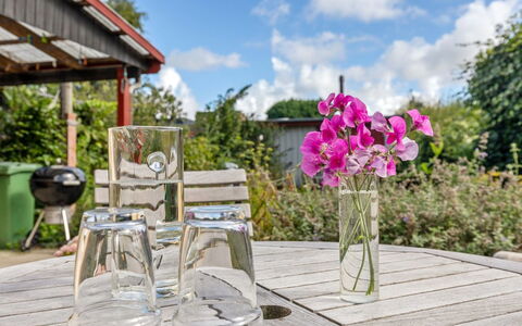 Detlef - 200M from the Sea: Bois, Maison, Chalet, Domicile, Toit, Zone Rurale, Siding, Cabane En Rondins, Batiments Jardin, Dur