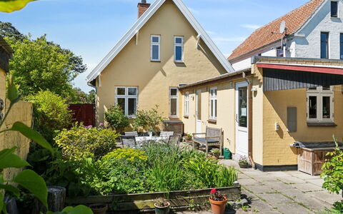 Detlef - 200M from the Sea: Bois, Maison, Chalet, Domicile, Toit, Zone Rurale, Siding, Cabane En Rondins, Batiments Jardin, Dur