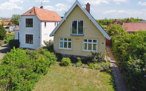 Detlef - 200M from the Sea: Bois, Maison, Chalet, Domicile, Toit, Zone Rurale, Siding, Cabane En Rondins, Batiments Jardin, Dur