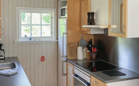 Meret - 800M from the Sea: Cuisine, Appareil De Cuisine, Sol, Evier, Bois, Comptoir, Design Intérieur, Principaux Appliance, Meubles, Sol