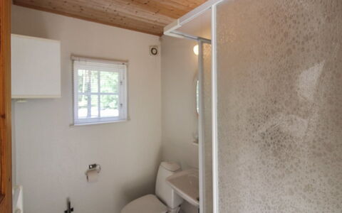 Meret - 800M from the Sea: Mur, Luminaire Plomberie, Bois, Sol, Salle De Bains, Sol, Plomberie, Robinet, Domicile, Lavabo