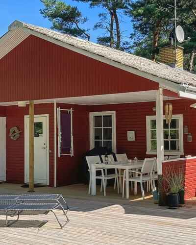 Meret - 800M from the Sea