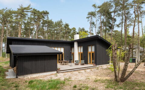 Nuka - 800M from the Sea: Herbe, Maison, Toit, Domicile, Chalet, Arbuste, Lot Terre, Zone Rurale, Ferme, Couverture De Sol