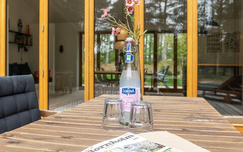 Nuka - 800M from the Sea: Herbe, Maison, Toit, Domicile, Chalet, Arbuste, Lot Terre, Zone Rurale, Ferme, Couverture De Sol