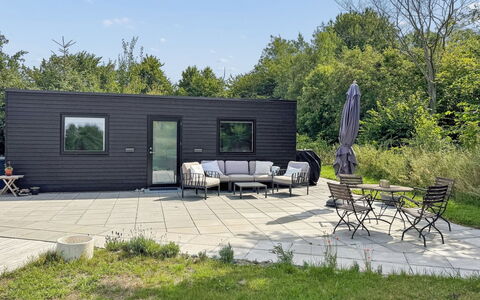 Oke - 350M from the Sea: Siding, Jardin, Chalet, Mobilier De Jardin, Ombre, Cour, Batiments Jardin, Arrière-Cour, Aménagement Paysager, Dur