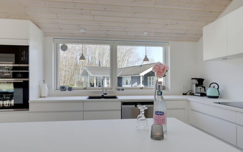 Oke - 350M from the Sea: Design Intérieur, Bois, Cuisine, Plafond, Comptoir, Sol, Luminaire, Domicile, Sol, Éclairage