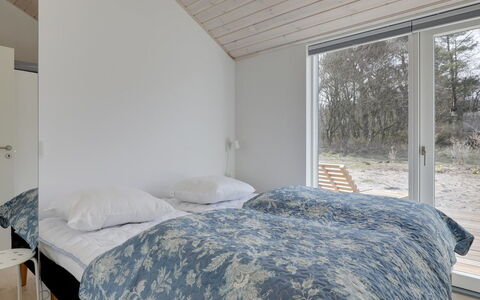 Oke - 350M from the Sea: Bois, Plafond, Domicile, Chambre, L'Hiver, Gelé, Daylighting, Literie, Lit, Dur