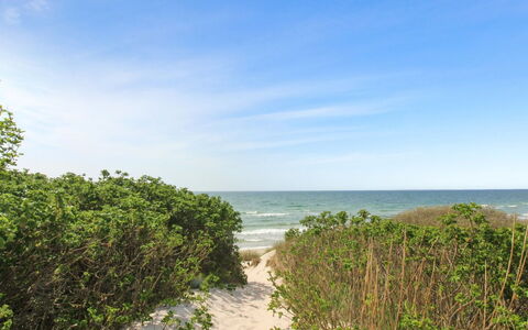 Aave - 800M from the Sea: Bois, Maison, Chalet, Domicile, Toit, Zone Rurale, Siding, Cabane En Rondins, Batiments Jardin, Dur