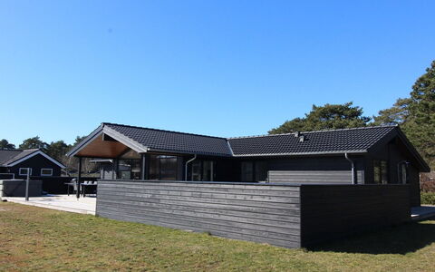 Ignat - 175M from the Sea: Bois, Maison, Chalet, Domicile, Toit, Zone Rurale, Siding, Cabane En Rondins, Batiments Jardin, Dur