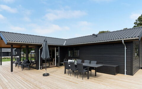 Ignat - 175M from the Sea: Bois, Maison, Chalet, Domicile, Toit, Zone Rurale, Siding, Cabane En Rondins, Batiments Jardin, Dur