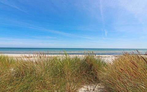 Yrja - 150M from the Sea: Bleu, L'Eau, Environnement Naturel, Horizon, Plage, Écorégion, Côte, Mer, Cotiers Et Relief Océaniques