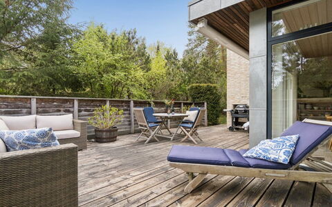 Yrja - 150M from the Sea: Meubles, Design Intérieur, Chaise, Sol, Table, Recours, Sol, Plafond, Pièce, Eco Hôtel