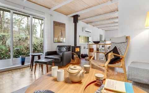 Christella - 200M from the Sea: Bois, Toit, Architecture, Domicile, Maison, Chalet, Siding, Dur, Pente, Biens
