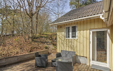 Christella - 200M from the Sea: Bois, Toit, Architecture, Domicile, Maison, Chalet, Siding, Dur, Pente, Biens
