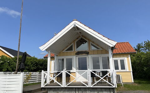 Bilal - 20M from the Sea: Chalet, Jardin, Siding, Batiments Jardin, Ombre, Cour, Arrière-Cour, Pelouse, Ferme, Aménagement Paysager