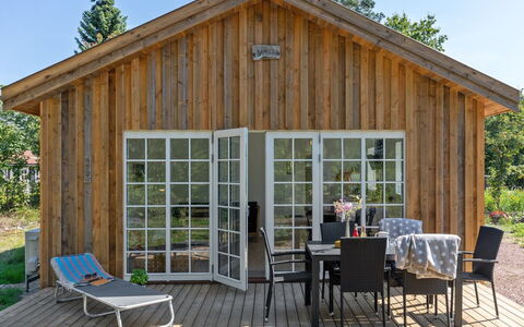 Sami - 200M from the Sea: Bois, Toit, Architecture, Domicile, Maison, Chalet, Siding, Dur, Pente, Biens