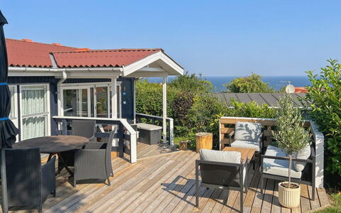 Jolanda - 800M from the Sea