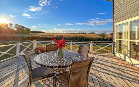 Helemine - 2.8Km from the Sea: Porche, Chaise, Plate-Forme, Parquet, Dur, Tache De Bois, Boardwalk, Balcon, Eco Hôtel, Planche