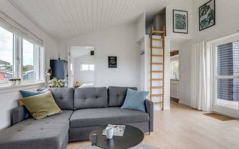Helemine - 2.8Km from the Sea: Meubles, Sol, Design Intérieur, Bois, Sol, Canapé, Plafond, Parquet, Salon, Pièce